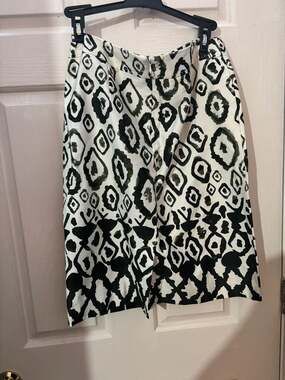 Sharagano Studio Black and Cream Geo-Print Pencil Skirt